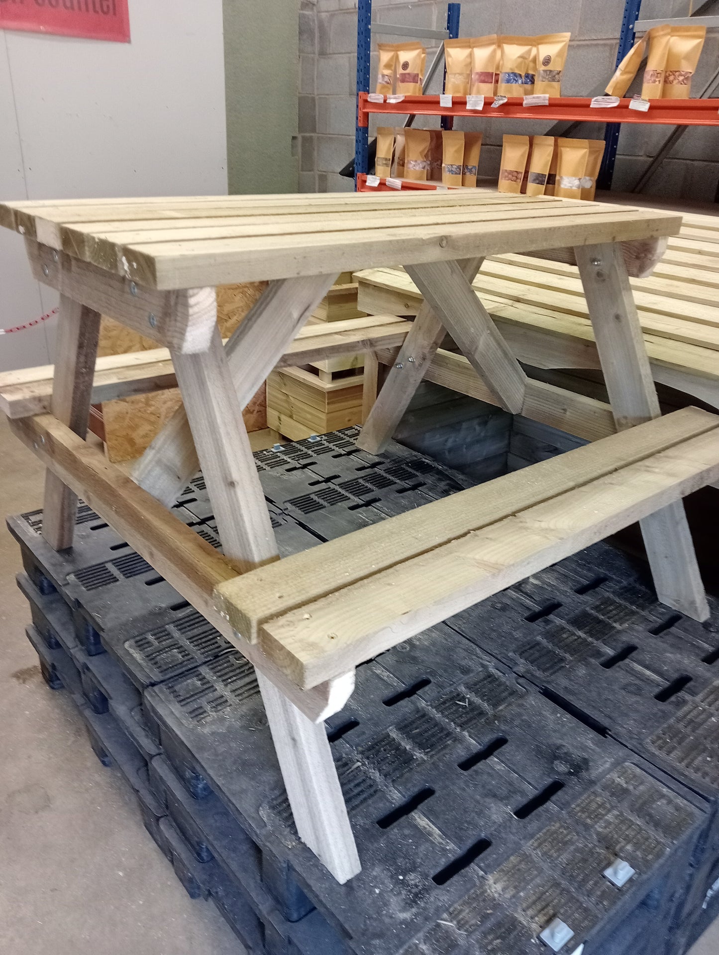 Heavy duty 4 seater picnic bench