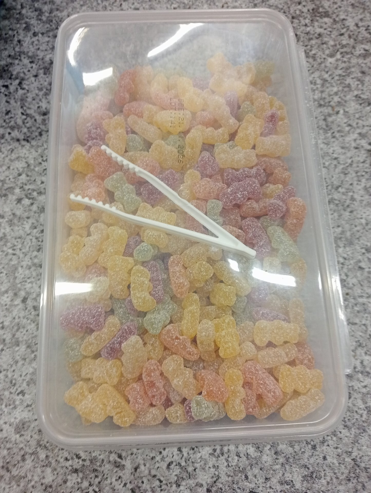1kg Tub of fizzy Bears
