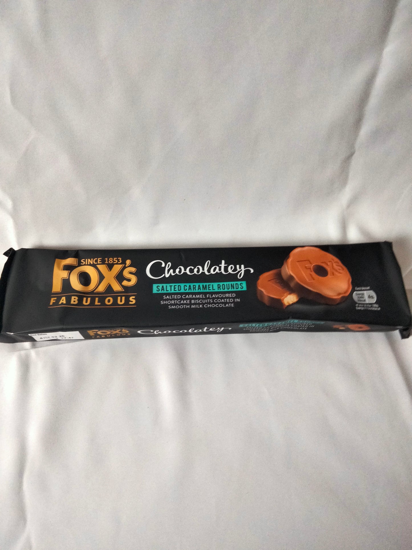 Fox's fabulous chocolatey salted caramel rounds 130g