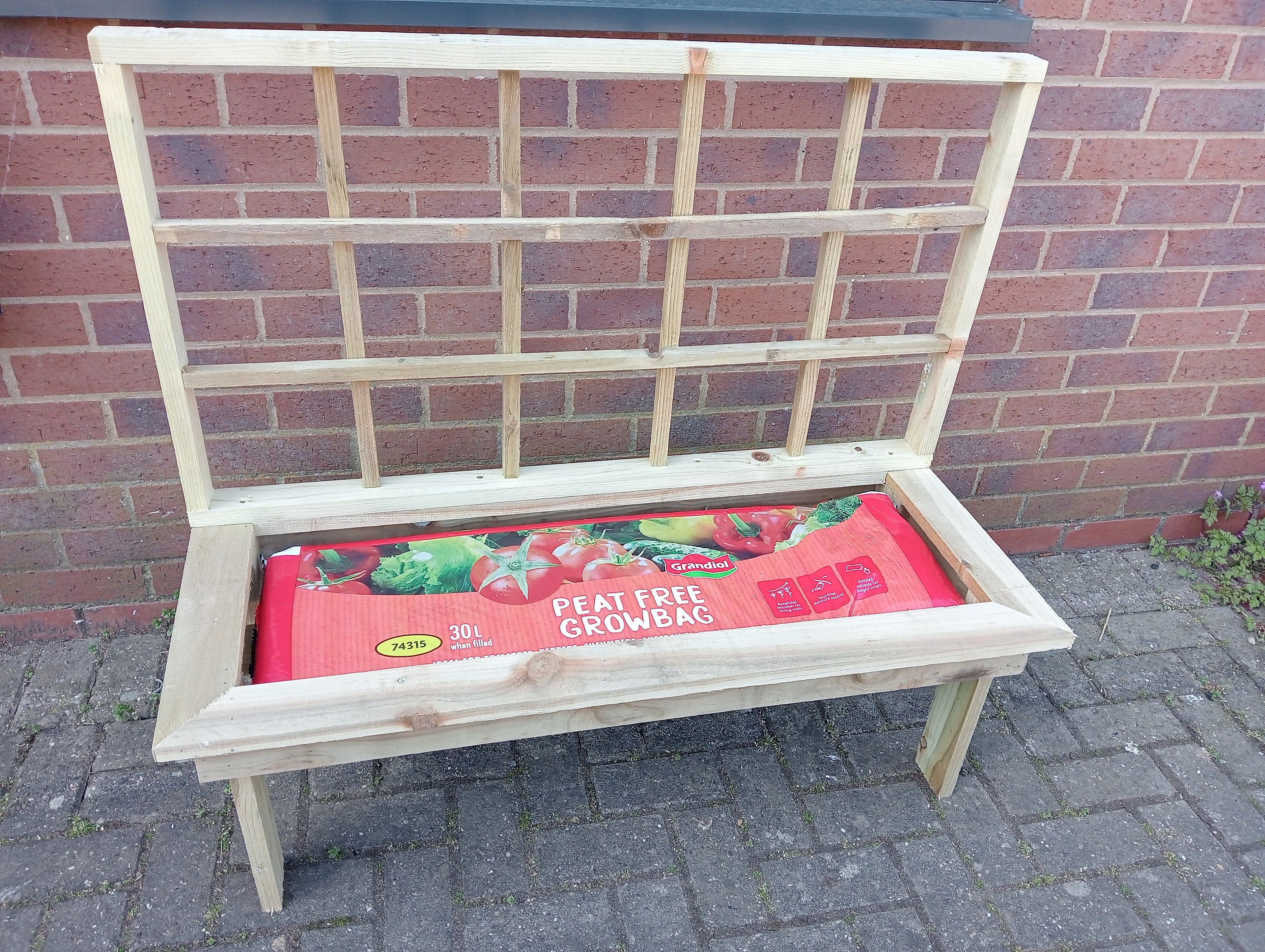 Growbag planter with trellis frame