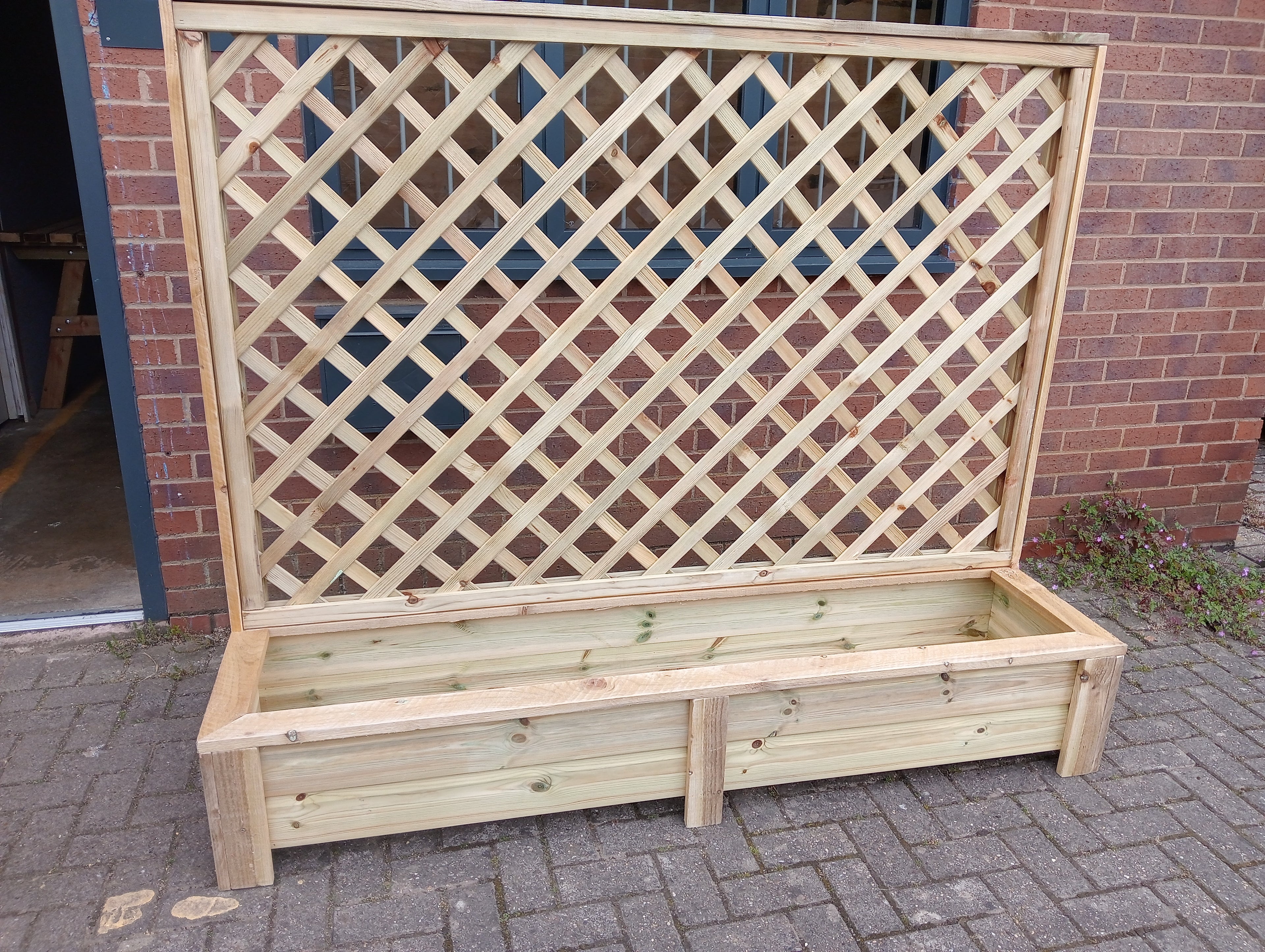 Heavy duty planter with trellis 180cm wide x 150cm tall x 40cm deep